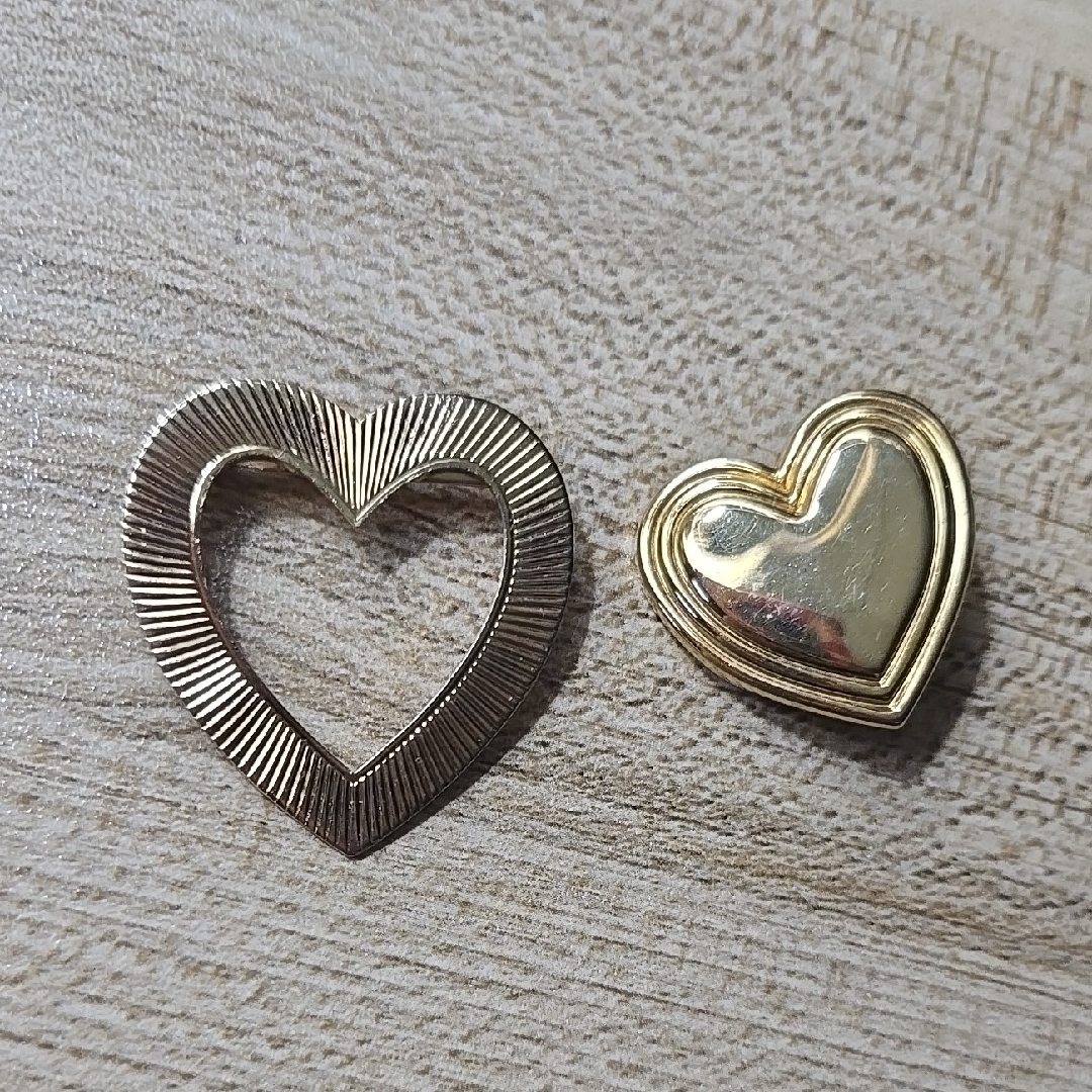 Vintage 90s Gold Tone Heart Brooch Set (2) The Variety Club